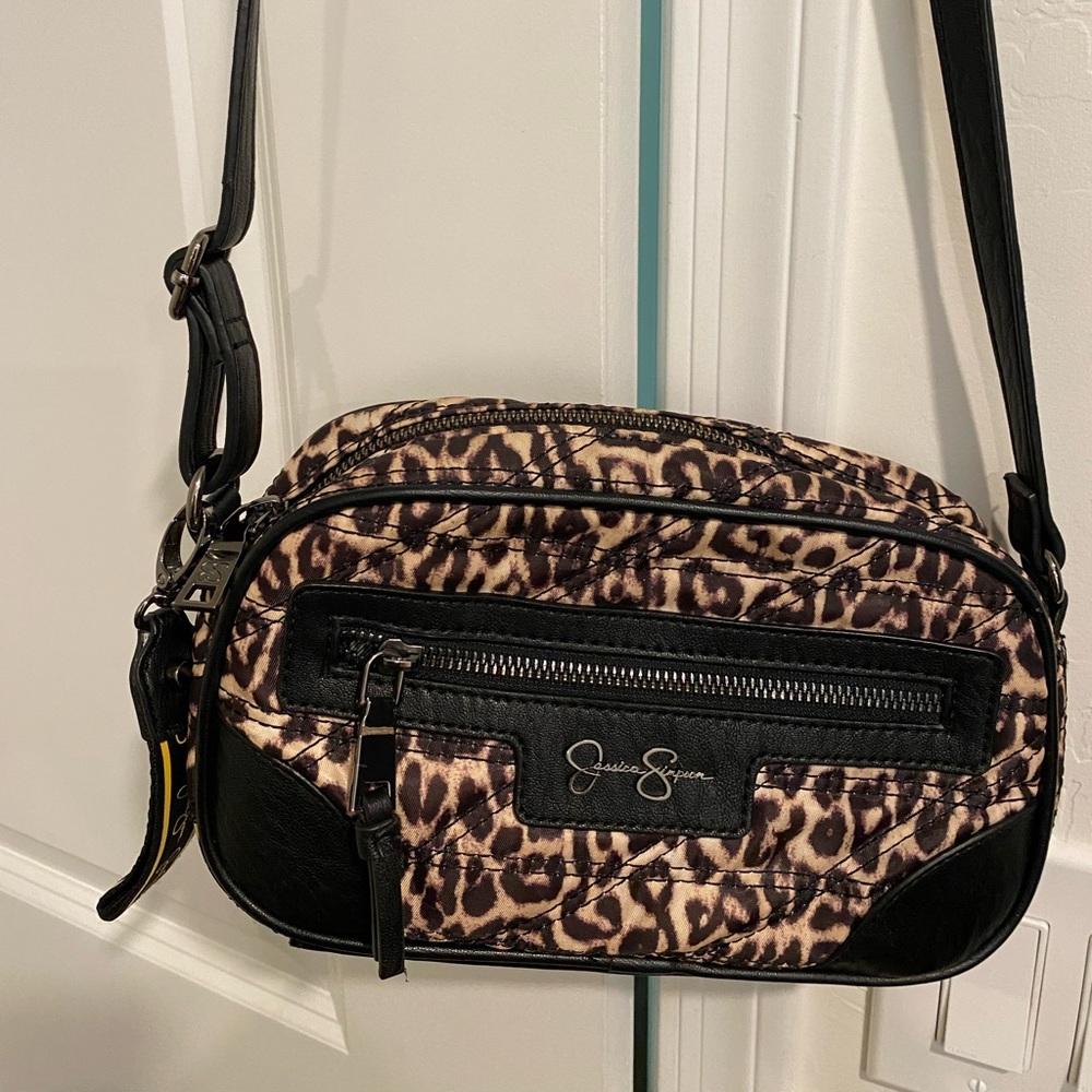 Adorable Crossbody Handbag Jessica Simpson in leopard print